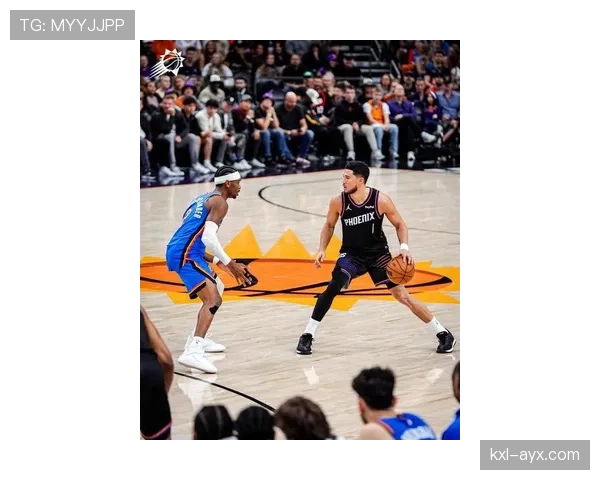 布克惊艳变向过人引爆全场，精彩瞬间成球迷热议焦点