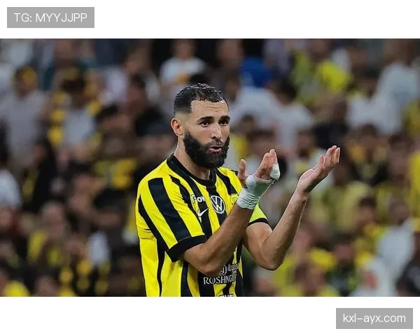 姆巴佩 vs 本泽马:核心角色与战术适配差异 姆巴佩 vs 本泽马:核心角色与战术适配差异