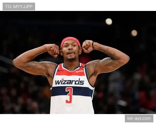 布拉德利·比尔突破制造防守错位 提升球队关键时刻得分效率